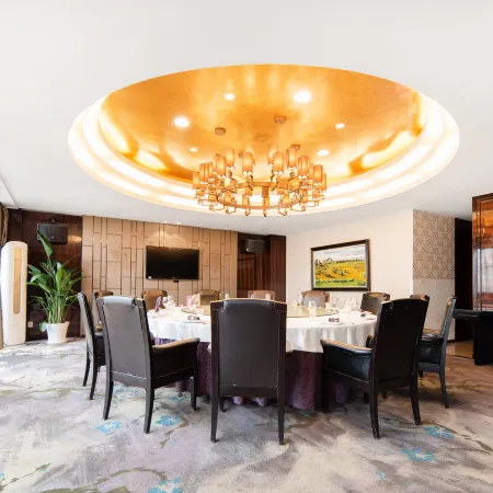 Zhonghang Xiangtong Yacht Club Hotel (Qingdao Olympic Sailing Center May 4th Square) Отели рядом с достопримечательностью «Олимпийский парусный центр»