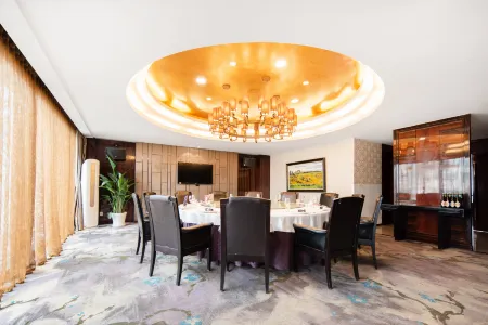 Zhonghang Xiangtong Yacht Club Hotel (Qingdao Olympic Sailing Center May 4th Square) Отели рядом с достопримечательностью «Former Site of Tsingtao Yacht-club»