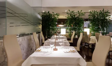 Best Western Plus Hotel Universo Отели рядом с достопримечательностью «Гробница Цецилии Метеллы»