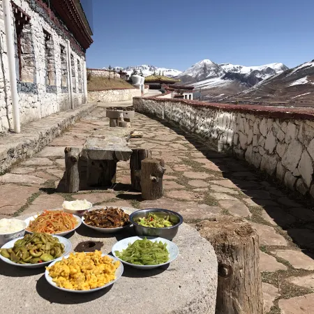 Tsenpo Inn