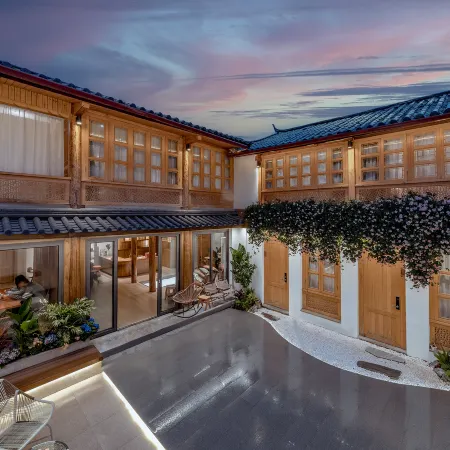 Dongsheng Wild Luxury Courtyard (Lijiang Mufu Store)