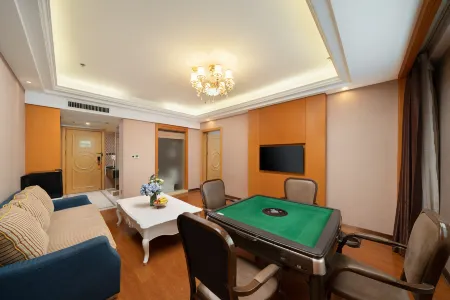 Vienna Hotel (Nanning Anji Wanda 33rd Middle School Subway Station) Отели рядом с достопримечательностью «Guangxi Electric Polytechnic Institute»