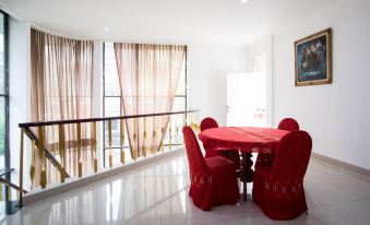 OYO 2410 Intan Hotel