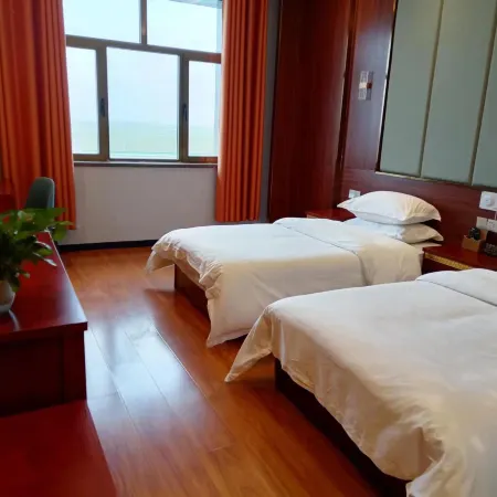 Madoi Huangheyuan Grand Hotel (Sanchaluokou) Отели в г. Мадоу