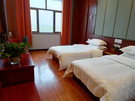 Madoi Huangheyuan Grand Hotel (Sanchaluokou) Отели в г. Мадоу