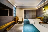 Chonpines Hotel (Daqing West Railway Station Wanda Plaza Branch) - موقف سيارات