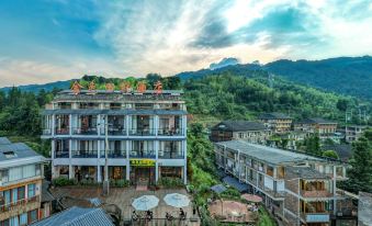 Golden Field Hotel (Longji Terrace No. 1 Observation Deck)