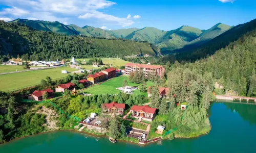 Jonni Banner Brinka Hotel