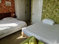 Dalian Yijia Theme Hotel
