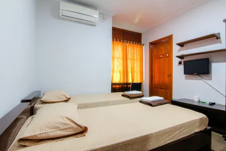 Embe Enem Homestay Отели рядом с достопримечательностью «Air Mancur IRJ RSUP Dr. Sardjito»