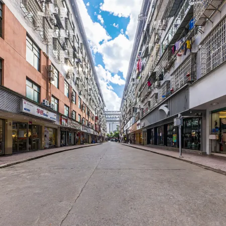 Chengzi Hotel (Yihuang Xueqian Street Fengshenxiang Pedestrian Street)