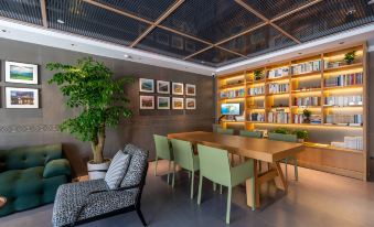 TRUE GO Courtyard-Style Hotel (Beijing Guomao Dawang Road Subway Station)