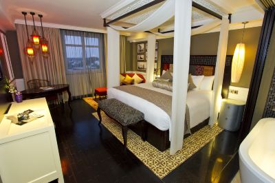 デラックスキング ホテル ロイヤル ホイアン Mギャラリーの写真