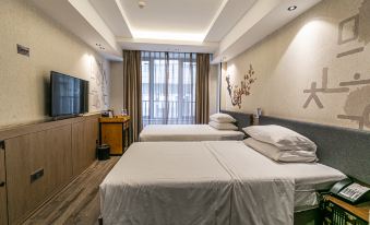 Home Inn Huayi Selected Hotel (Yalu River Duanqiao Railway Station)