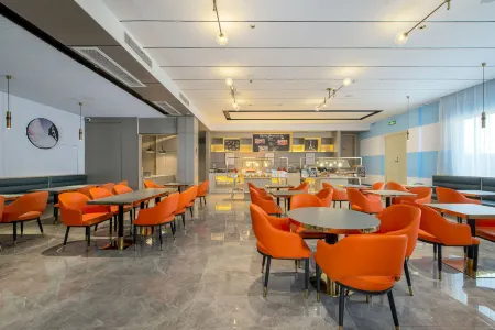 Kyriad Hotel (Xiayi County Keyun Zongzhan Kongzu Zhongzhuan) Отели в г. Сяи