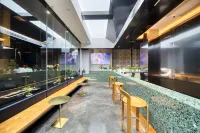 Elong Hotel (Quzhou High-Speed Railway Station Guojin Center)