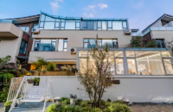 Mountain Stay · Courtyard Tales A Soft Wellness & Social Retreat (Dali · Cangshan South)