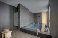 Staybridge Suites Bangkok Thonglor, an IHG Hotel - Hot Springs