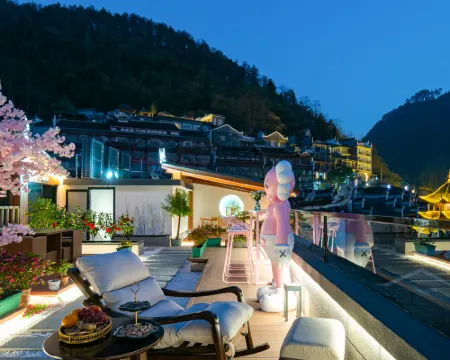 สาขาเหวินลี่หยวน (เขตทิวทัศน์เมืองโบราณเฟิ่งหวง ฮงเซียว) โรงแรมในเฟิ่งหวง