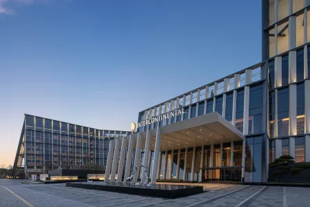 InterContinental Wuxi Taihu New City Отели рядом с достопримечательностью «Baojie Bridge»