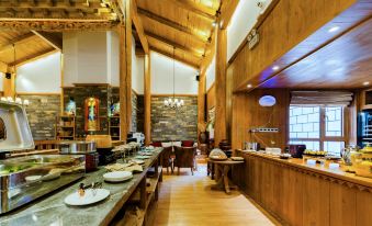 Floral Lux Hotel· Shangri La Gadan Manor Hotel (Dukezong Ancient City Branch)