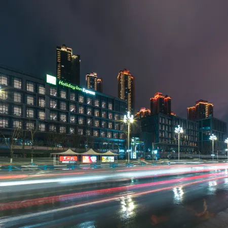 Holiday Inn Express CHONGQING NANBIN ROAD by IHG Отели рядом с достопримечательностью «Чан Цзявэй Покупательский парк»