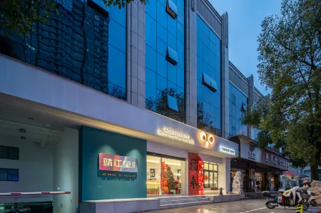 Linhai Jingjiangli City Light Stay (Yintaicheng Yaoda Department Store) Отели рядом с достопримечательностью «Wangjiang Gate»