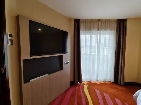 Novotel Shenzhen Watergate (Futian Huaqiangbei)