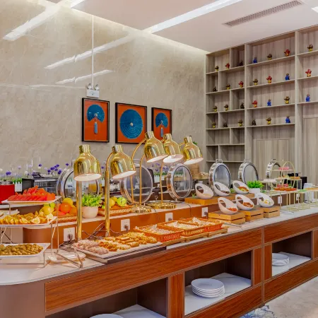 Xuancheng Fenglai Hotel (Wanling Lake Scenic Area Wanda Plaza)