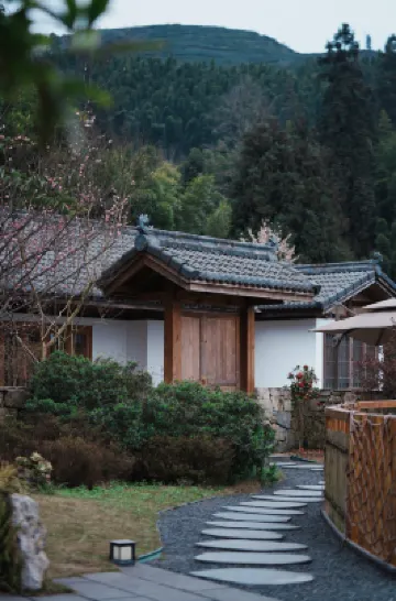 峨眉初自·山間喜院