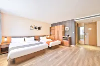 Home Inn Plus (Changchun Ziyou Road zhongri lianyi Hospital) Hotel dekat ICBC Changchun Financial College