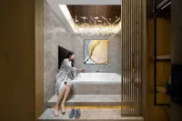 Royal Maple Hotel, Daqing (Wanda Plaza, Hong Kong Street ) Hotels near Minghu