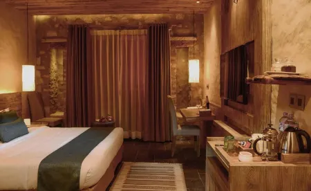 Sarangkot Mountain Lodge Отели рядом с достопримечательностью «Devi’s Fall Pokhara»