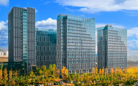 Atour Hotel (Kunming Changshui International Airport Platinum Harbor Modern Plaza) Отели рядом с достопримечательностью «Yeya (Wild Duck) Lake Holiday Resort»