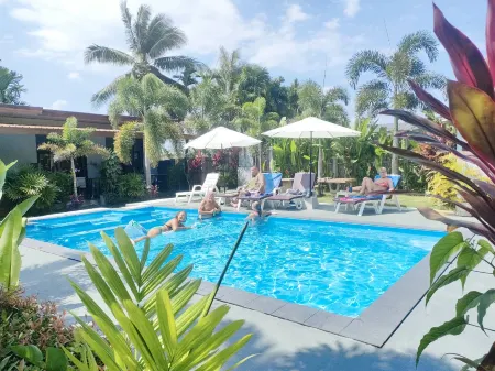 Andawa Lanta Resort Отели рядом с достопримечательностью «Khlong Chak Waterfall»