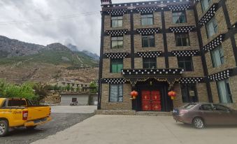 Yangda Homestay (Daocheng Visitor Center)