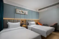 Qingmu Platinum Hotel (Nanjing Shuiximen Street Mochouhu Subway Station Shop)