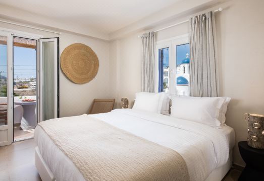 노베리안 비오스 산토리니 외관