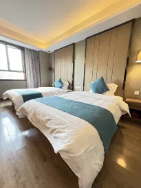 Wuhan Holiday Sunshine Theme Hotel Hugang Lane Huang Hei Lou Shop