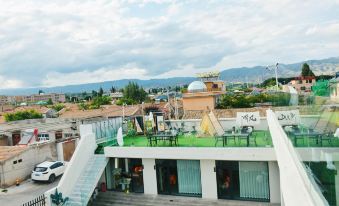Yixi Xiaoju · Starry Sky Courtyard · Light Luxury Sojourn Guesthouse (Tekes Bagua City Branch)