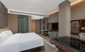 IU Hotel (Xingyi Yangguanggu Tourist Resort Hotel)