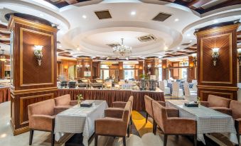 Mingzhao Hot Spring International Hotel