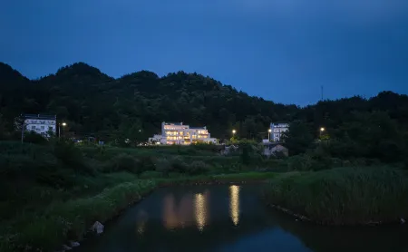 Tiantangzhai Qishan Yueyue Homestay Отели рядом с достопримечательностью «Baima Canyon»