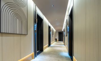 Xixili huixuan hotel(Renhuai Platinum City Fiona Fang Hui Shopping Plaza Branch)