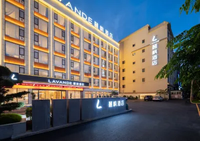 Lavande Hotel (Jin Kongque Street, Mang City) Hotel dekat China Burma Friendship Tree