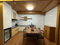 Residents' Hostel in Lake Jingshan, Xinchang - balcony