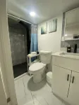 Entire Place at Downtown Toronto - บังกะโล