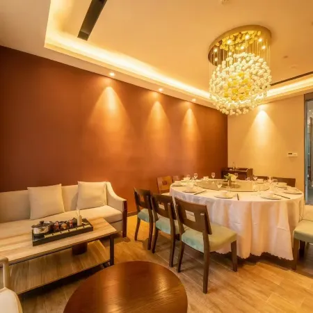 Tuke Hotel (XianNing Railway Station Xianning High-speed North Railway Station)