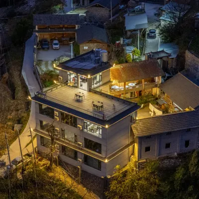 Hill Retreat｜漫徒·半山 Cliff デザイナーズ民宿（虎跳峡景区） 曼星嶼・スノーシー森林（ハバ雪山）周辺のホテル
