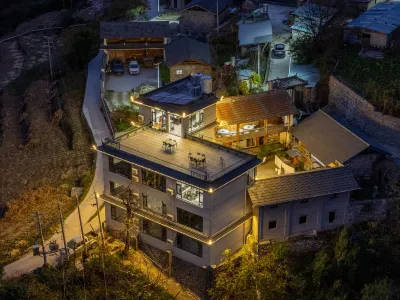 Mantu Banshan Chinese Inn (Shangri-La Tiger Leaping Gorge Scenic Area) Hotels near Hutiao Stone